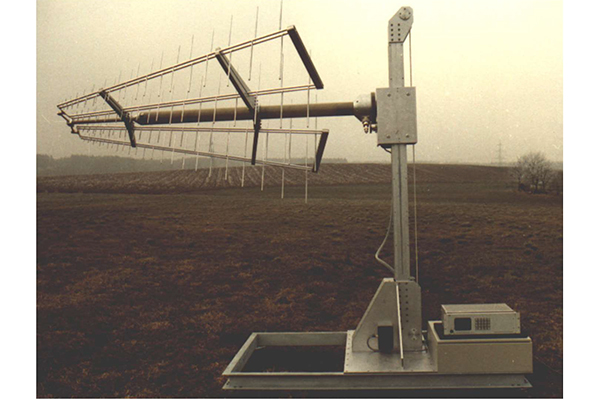 对数周期天线S23011/4 220MHz-2000MHz
